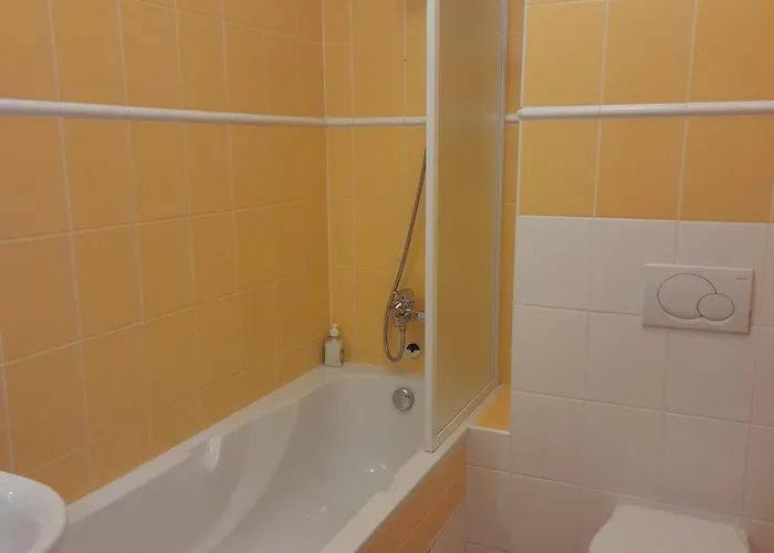 Smaragd ホテル 3*