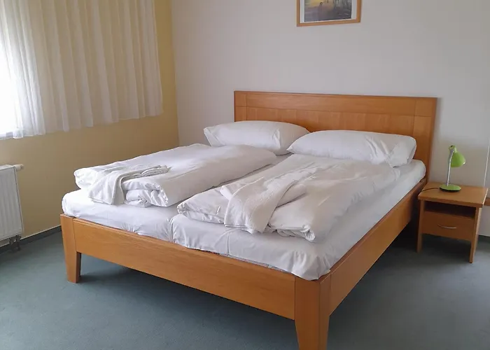 Smaragd ホテル 3*