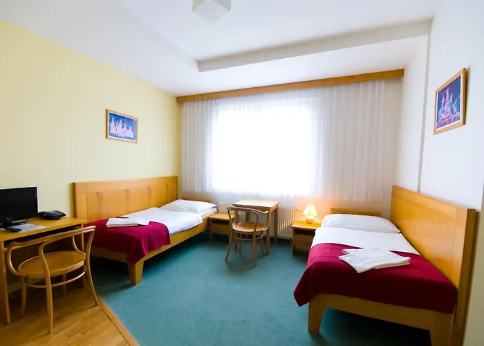 Smaragd ホテル 3*