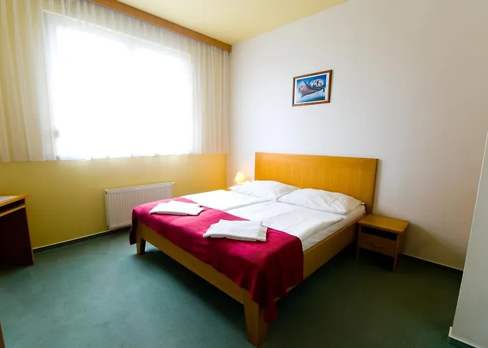 Smaragd ホテル 3*